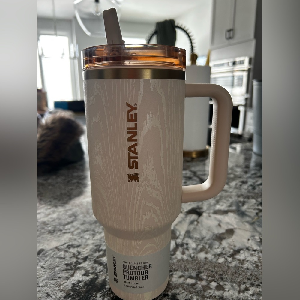 Stanley Birch Woodgrain 40 oz Quencher Protour Flip Straw Tumbler Rare Leakproof - Picture 5 of 10